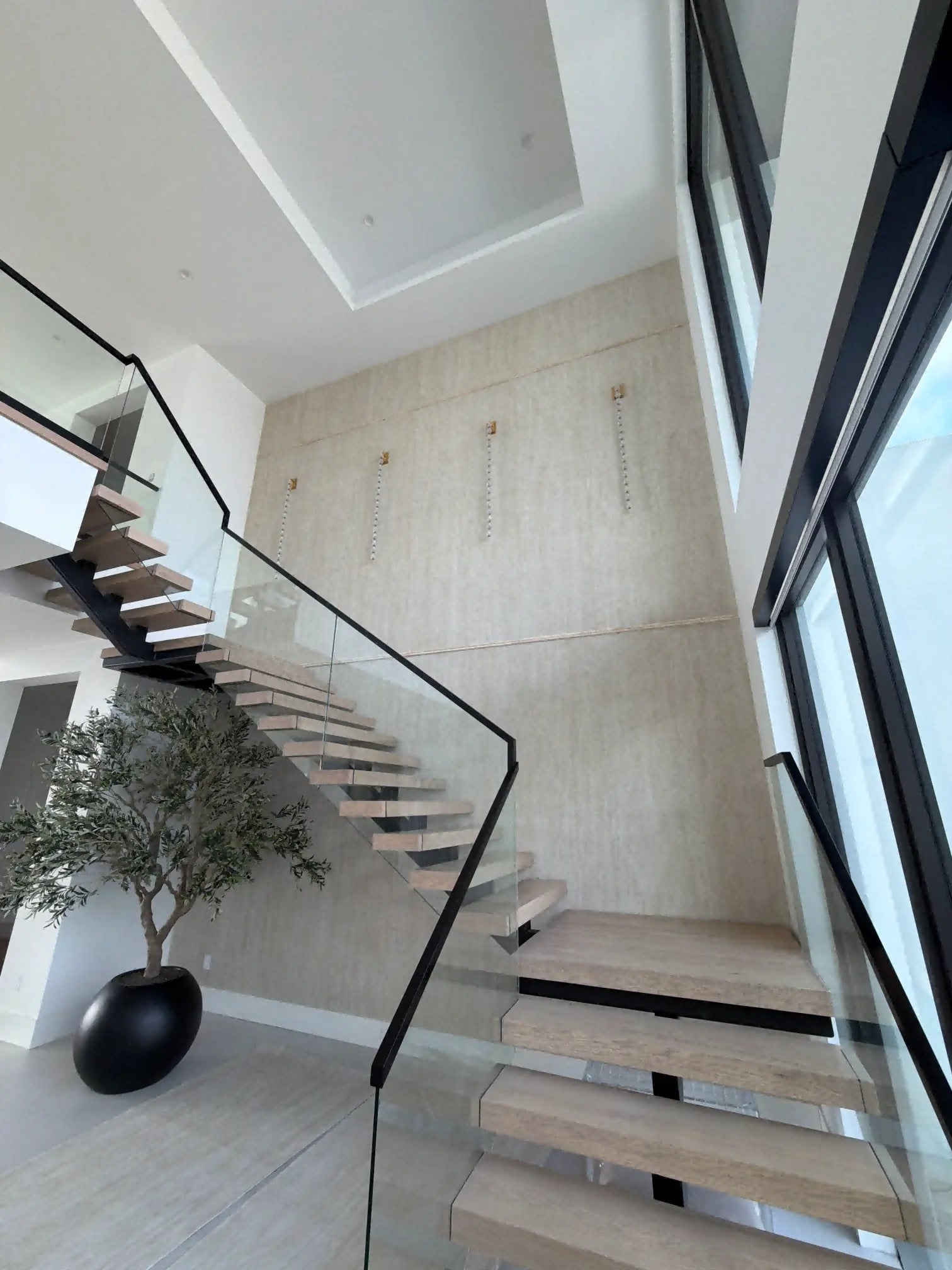Travertine-Texture Stone Wall Panels | Milan Ivory - LW Keylanta